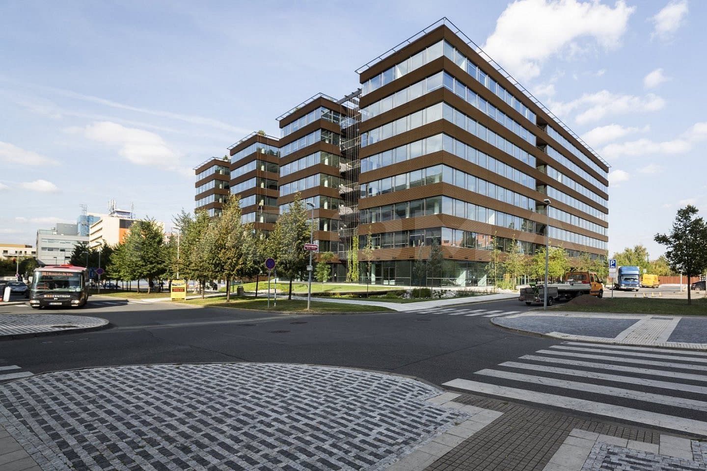 Pronájem kanceláře 915 m²
