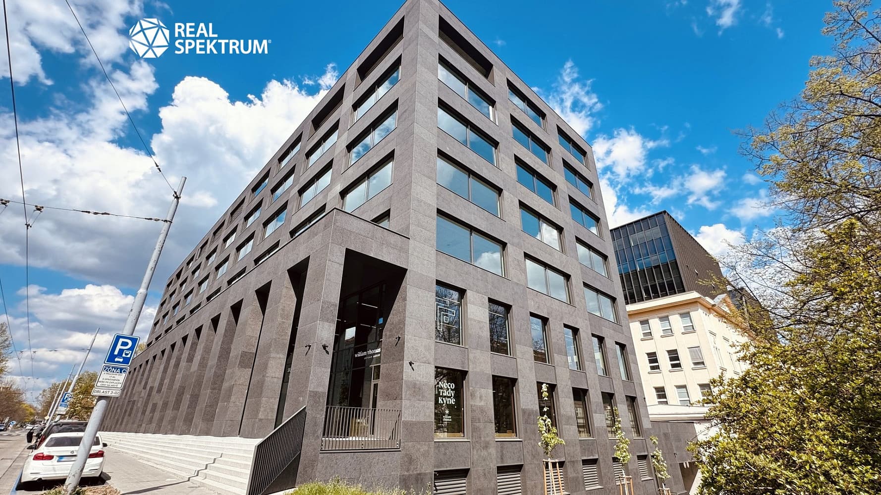 Pronájem kanceláře 472 m²