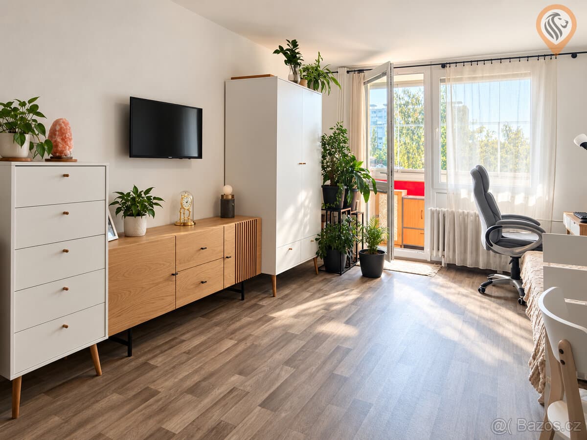 Prodej bytu 1+kk, 35 m², po kompletní rekonstrukci, se zaskl