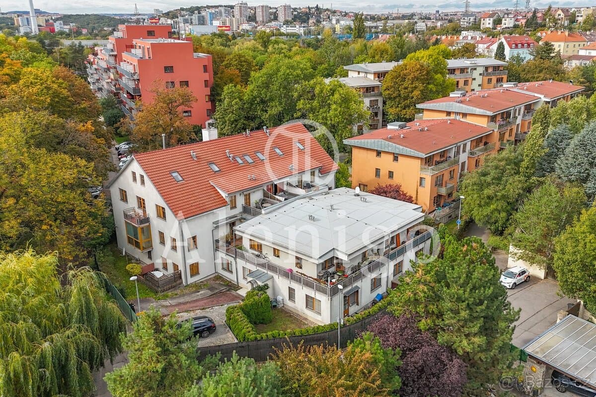 Prodej bytu 3+kk 68 m2, zahrada 110 m2, Podle náhonu, Praha