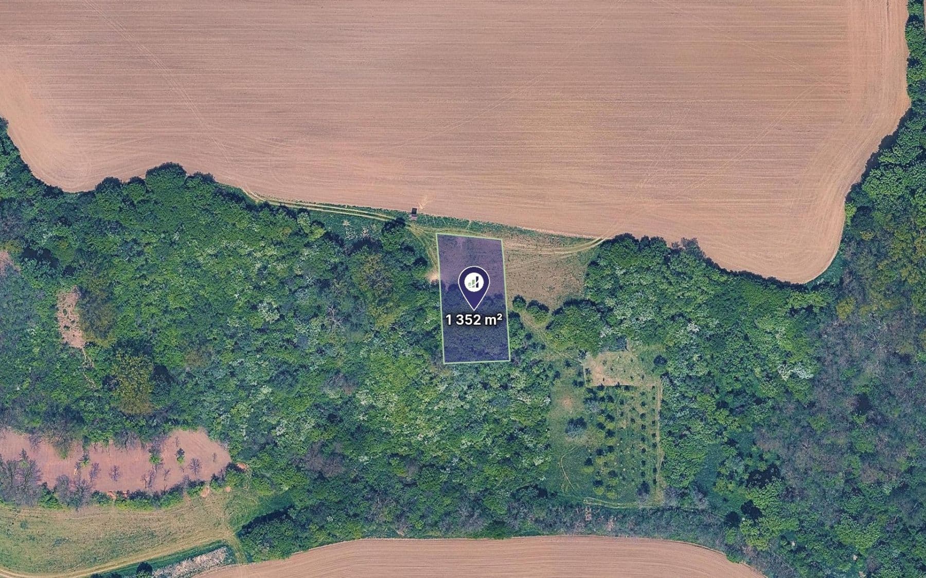 Prodej pozemku 1.352 m²
